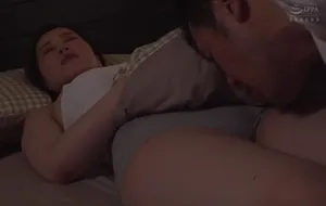 3 ngày anh xã đi làm ăn, vợ yêu ở nhà nữa đêm bị bố ông chồng mò vào phòng